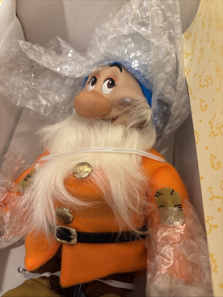 WALT DISNEY SNOW WHITE & SEVEN DWARFS PORCELAIN DOLLS SET OF 8 BOXED & 745 /2500 image
