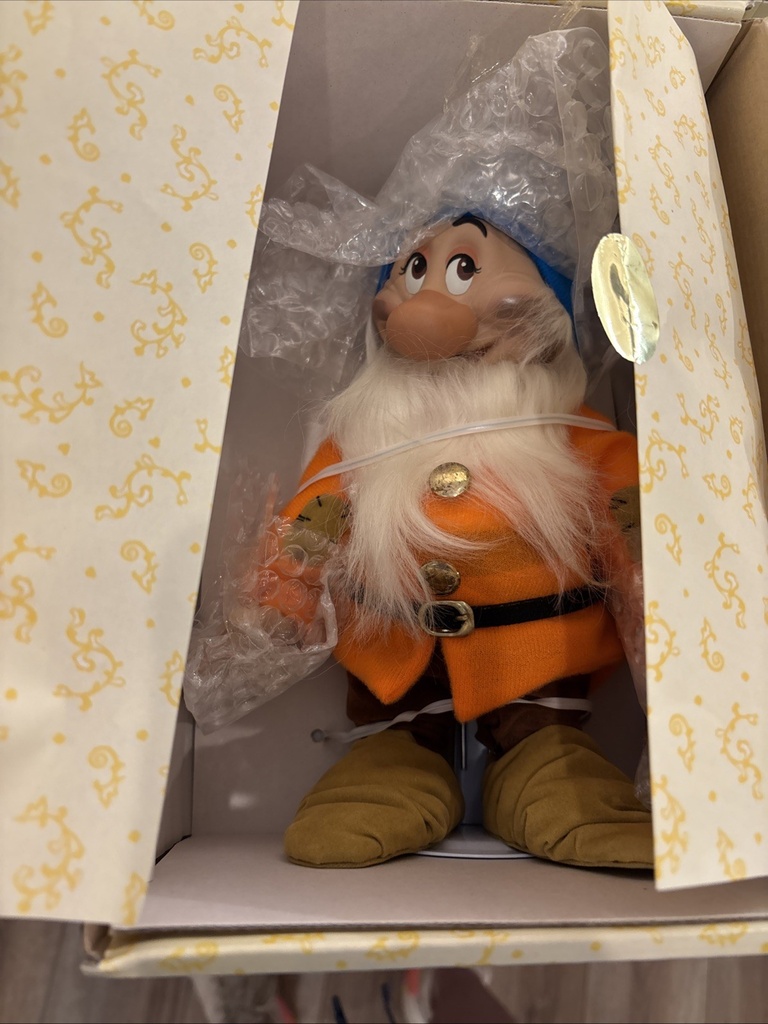 WALT DISNEY SNOW WHITE & SEVEN DWARFS PORCELAIN DOLLS SET OF 8 BOXED & 745 /2500 image
