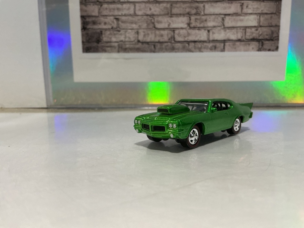 1/64 SCALE Johnny Lightning - 1971 PONTIAC GTO GREEN [LOOSE] image