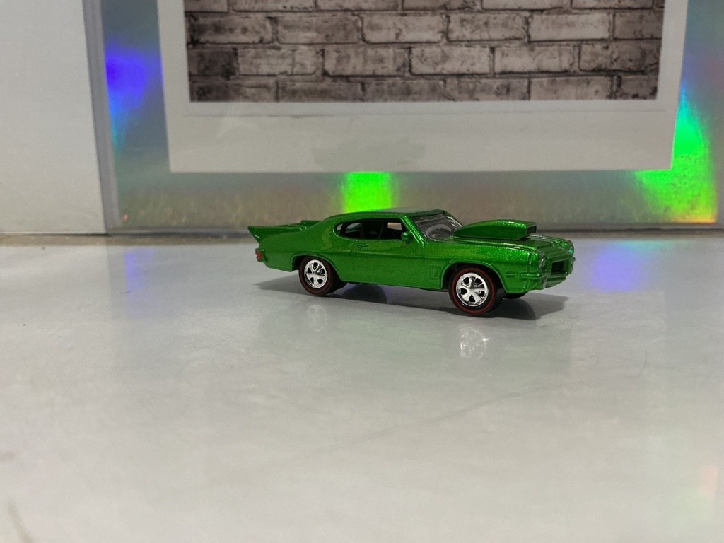 1/64 SCALE Johnny Lightning - 1971 PONTIAC GTO GREEN [LOOSE] image