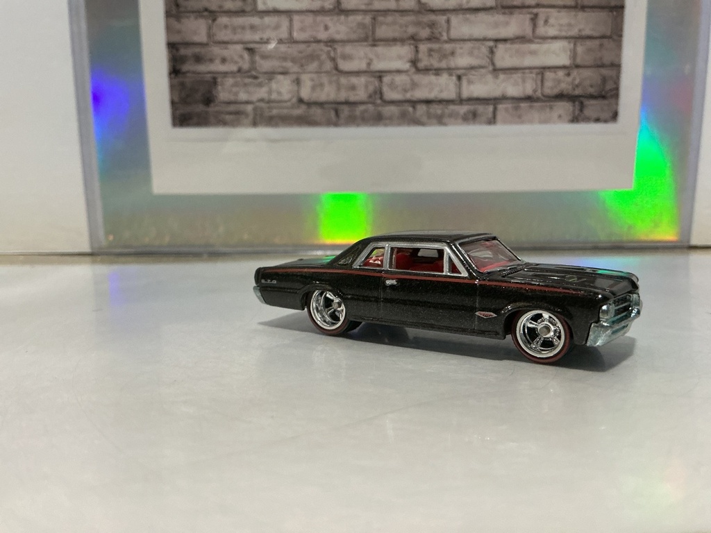 1/64 SCALE HOTWHEELS- ‘64 PONTIAC GTO image