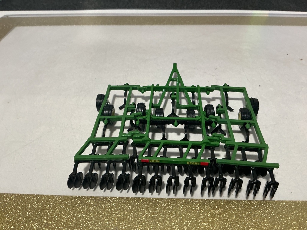 1:64 JOHN DEERE 550 MULCH MASTER [NO BOX] image
