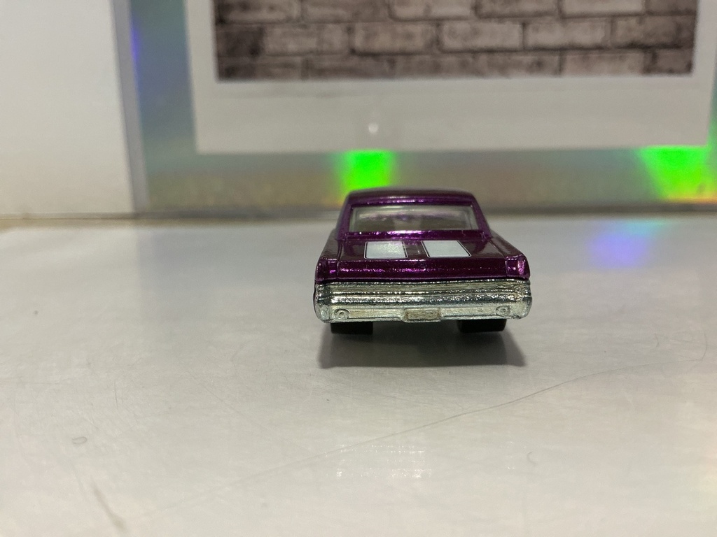 1/64 SCALE HOTWHEELS - 1965 PONTIAC GTO PURPLE image
