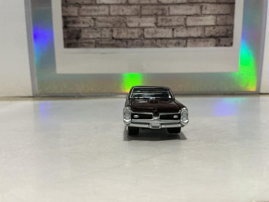 1/64 SCALE JOHNNY LIGHTNING - 1967 PONTIAC GTO BURGUNDY image