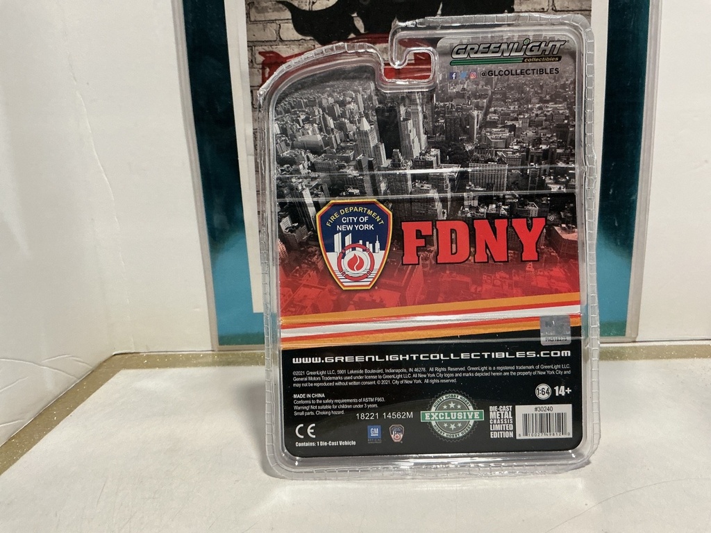 1/64 SCALE - GREENLIGHT 1986 CHEVROLET M1008 FIRE DEPARTMENT OF NEW YORK image