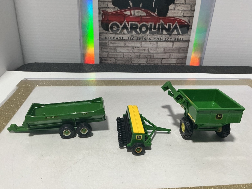 1:64 JOHN DEERE 500 GRAIN CART , DRILL , BIN [NO BOX] image
