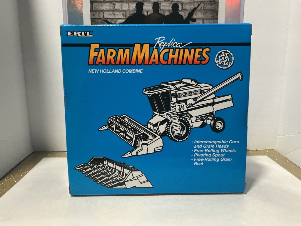 1/64 ERTL FARM COUNTRY NEW HOLLAND COMBINE image