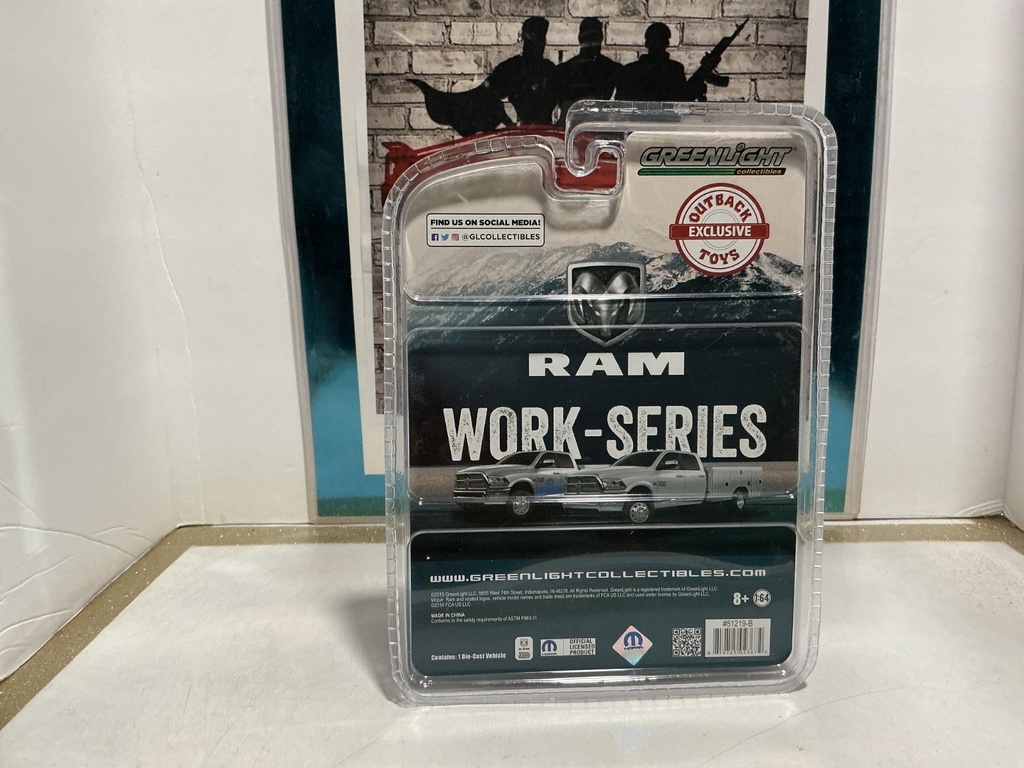 1/64 SCALE - GREENLIGHT/OUTBACK TOYS 2018 RAM 3500 LARAMIE image