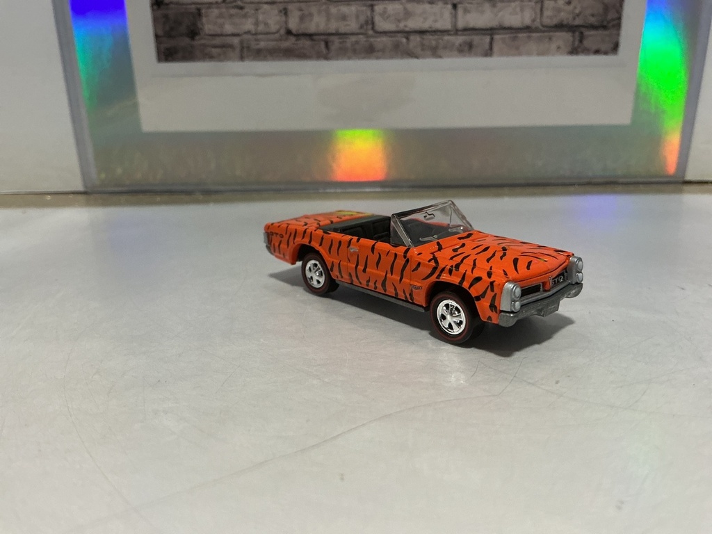 1/64 SCALE JOHNNY LIGHTNING 1965 PONTIAC GTO TIGER STRIPES [LOOSE] image