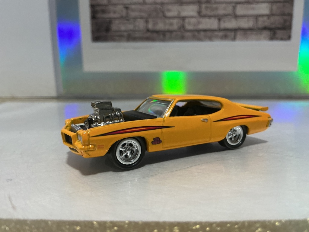 1/64 SCALE JOHNNY LIGHTNING - 1971 PONTIAC GTO JUDGE image