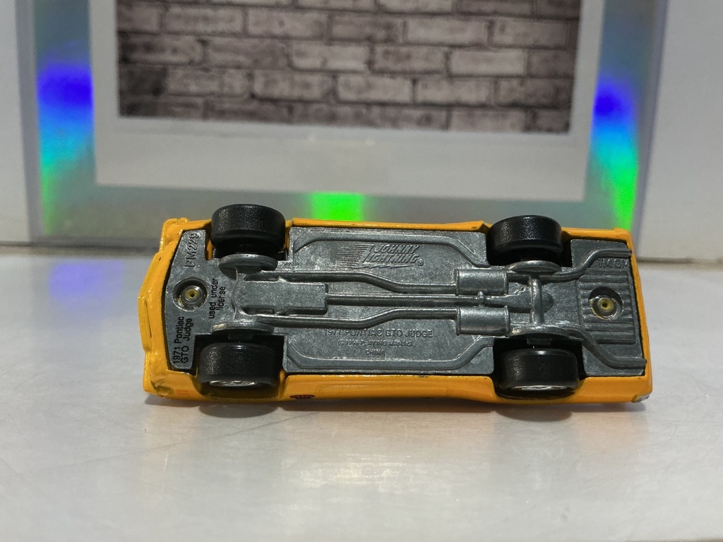 1/64 SCALE JOHNNY LIGHTNING - 1971 PONTIAC GTO JUDGE image