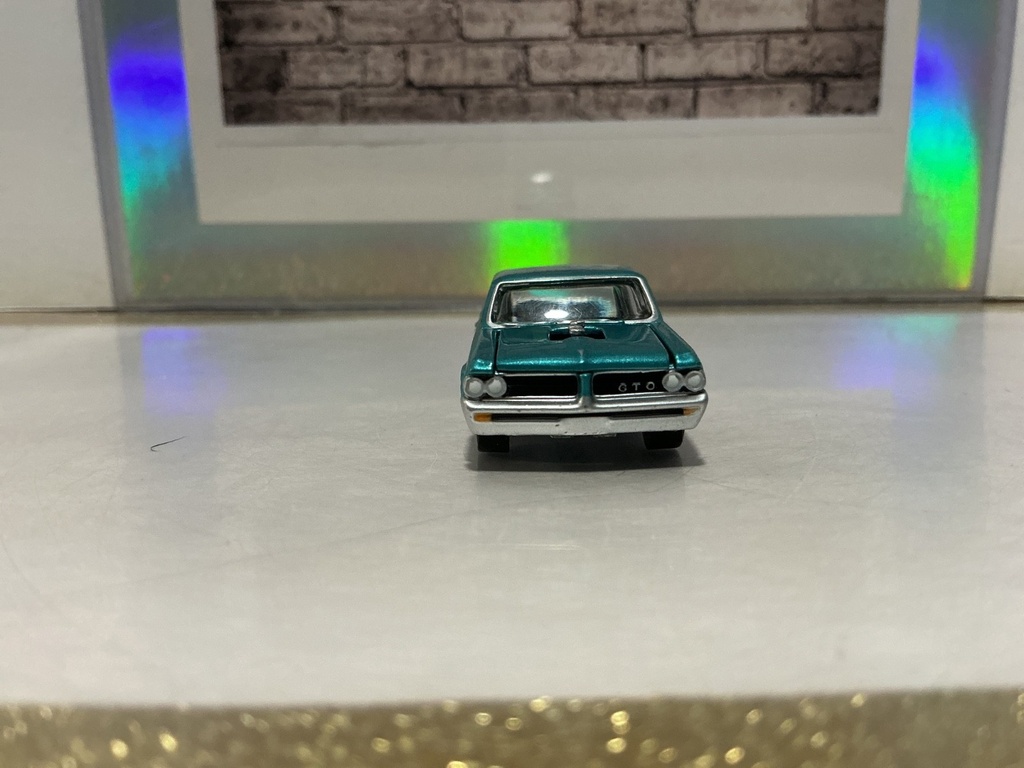 1/64 SCALE JOHNNY LIGHTNING - 1964 PONTIAC GTO image