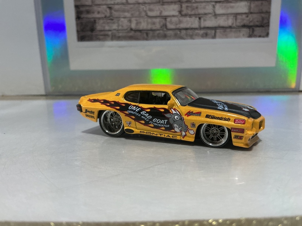 1/64 SCALE JADA TOYS - 1971 PONTIAC GTO YELLOW image