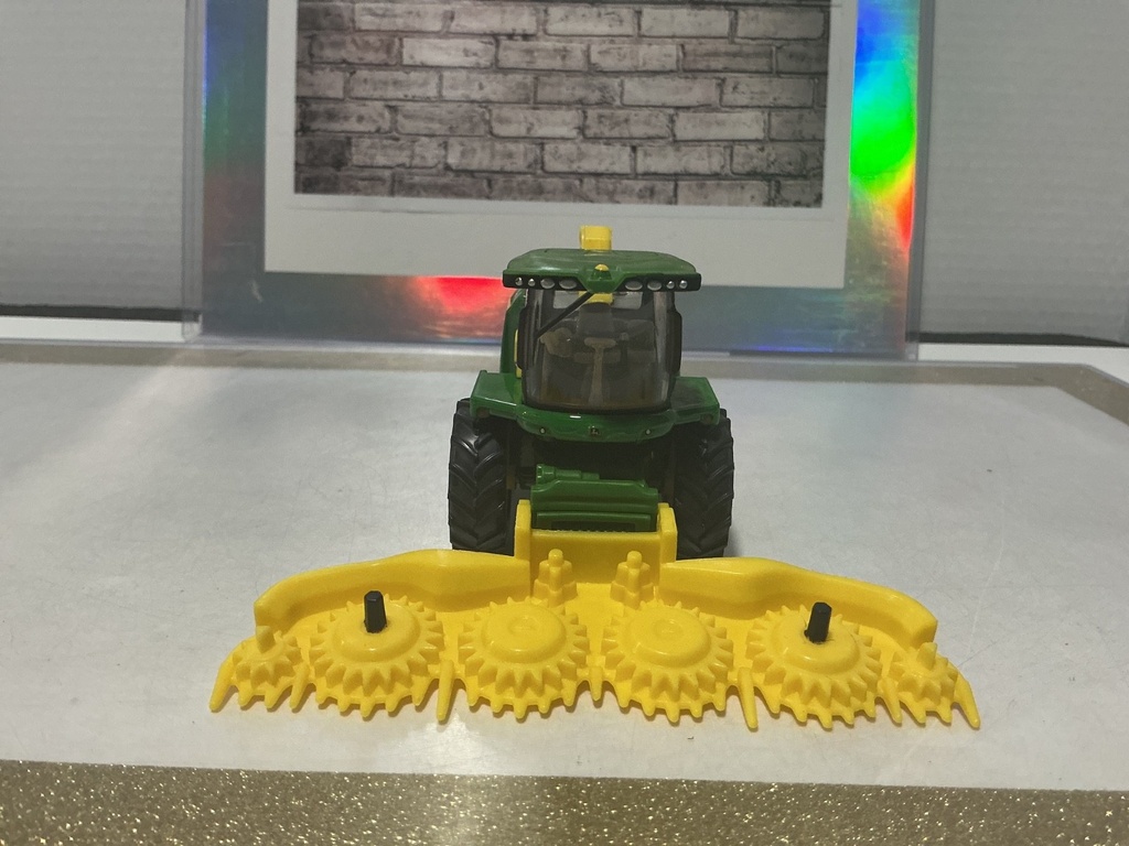 1/64 ERTL JOHN DEERE 8600 FORAGE HARVESTER image