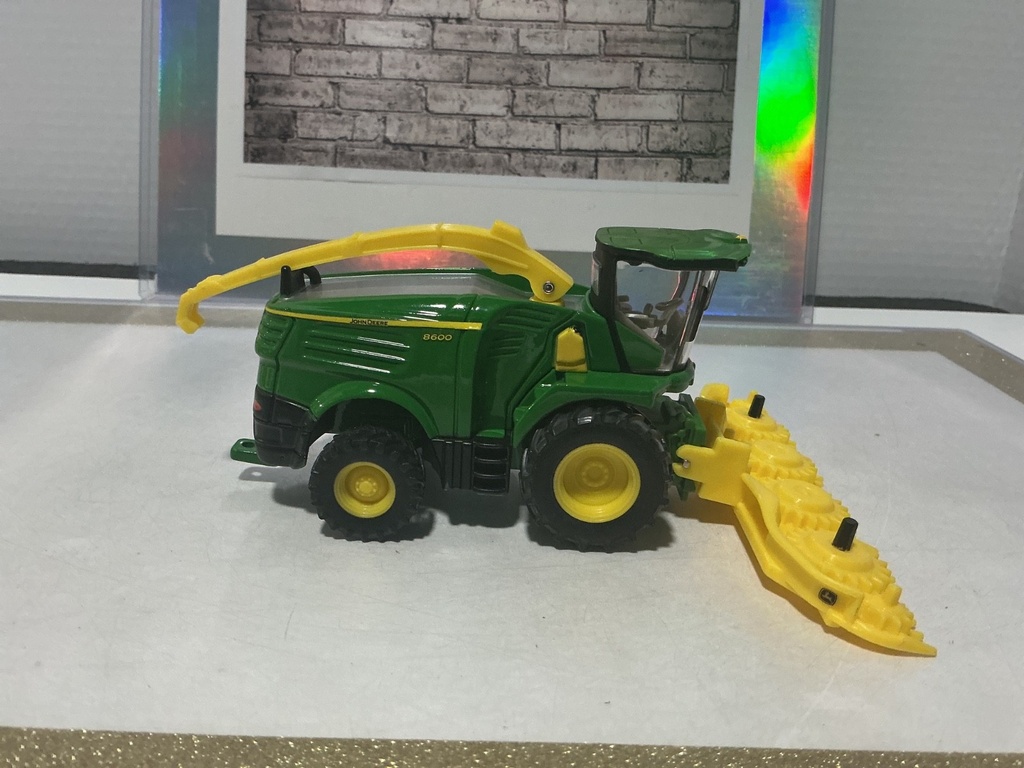 1/64 ERTL JOHN DEERE 8600 FORAGE HARVESTER image