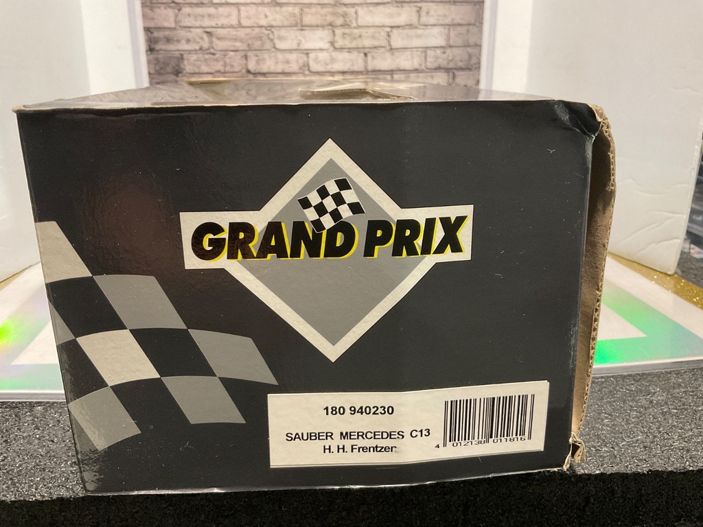1:18 MINICHAMPS 30 SAUBER MERCEDES C13 H.H. FRENTZEN  BOX DAMAGED image