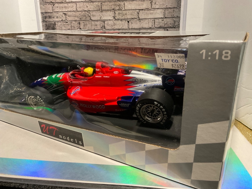 1:18 UT MODELS 1998 Mauricio Gugelmin #17 Hollywood Reynard 981 PLASTIC DAMAGED image
