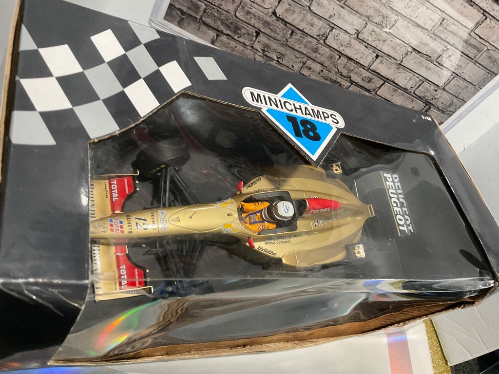 1:18 MINICHAMPS 12 JORDAN PEUGEOT 196 1996 M.BRUNDLE BOX DAMAGED image