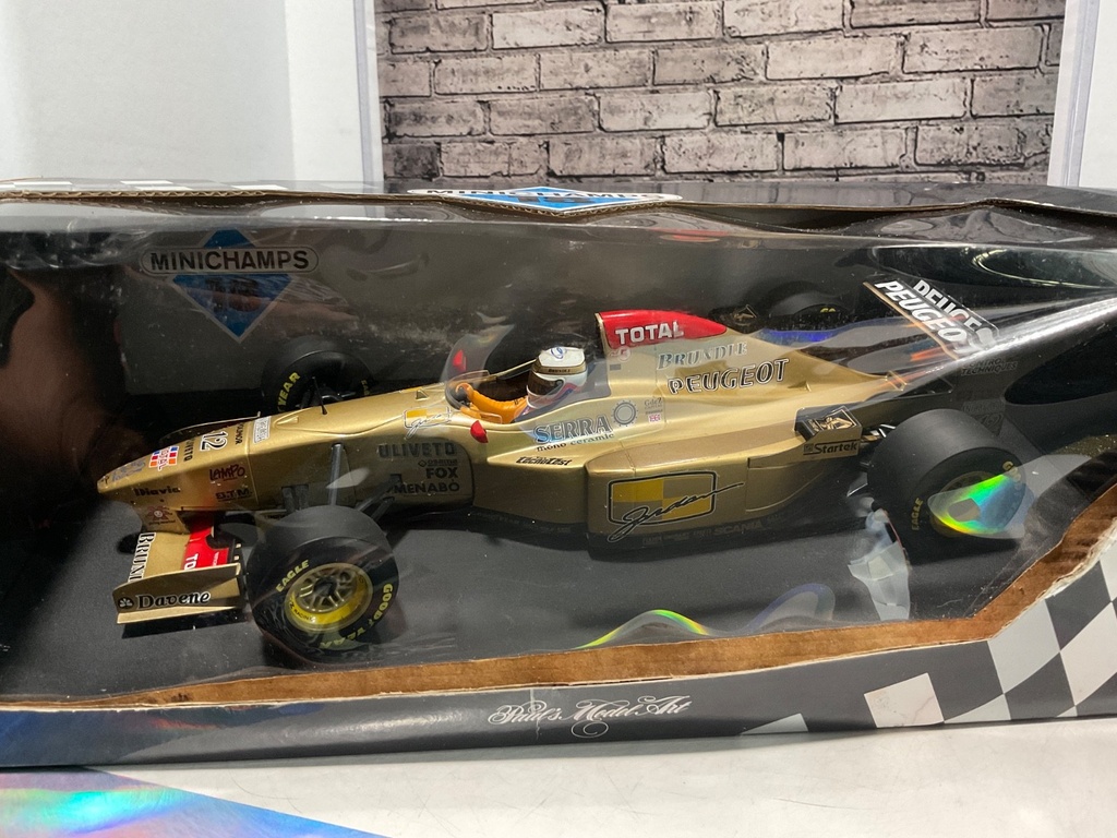 1:18 MINICHAMPS 12 JORDAN PEUGEOT 196 1996 M.BRUNDLE BOX DAMAGED image