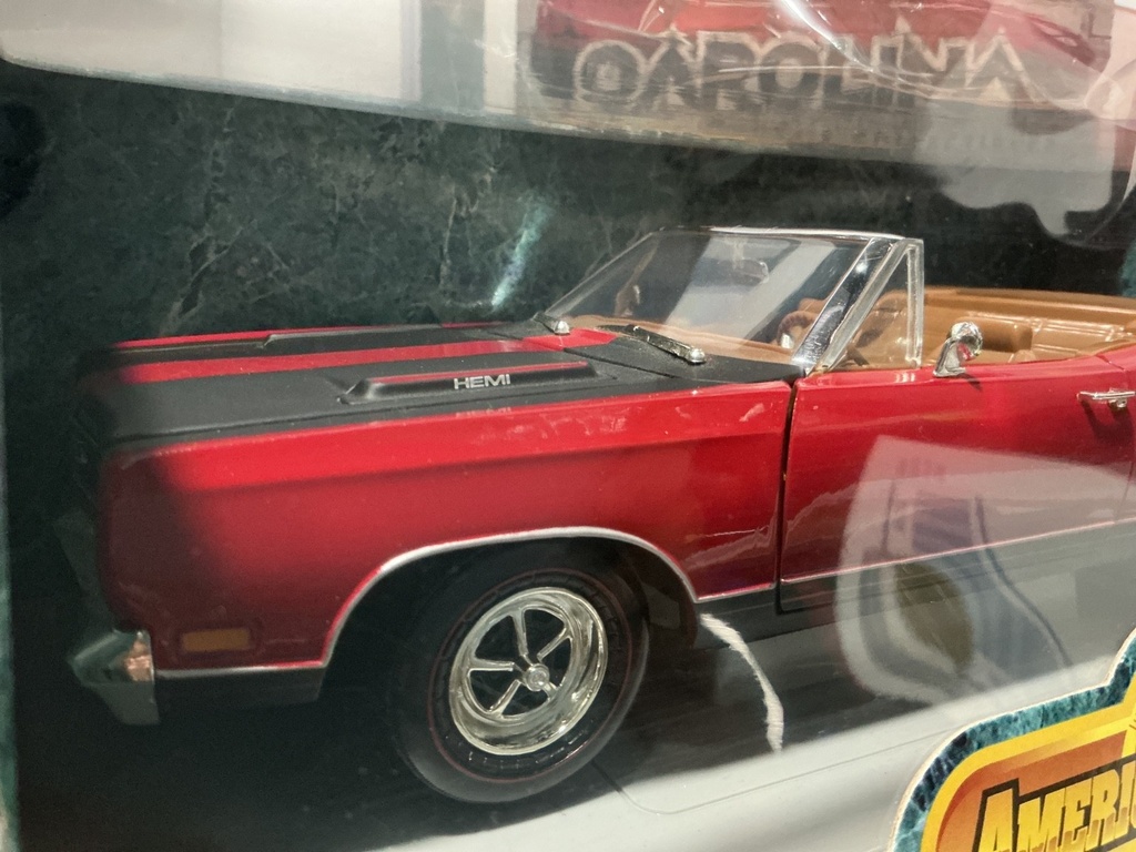 1/18 ERTL / AMERICAN MUSCLE - 1969 PLYMOUTH GTX [BURGUNDY ON TAN] image