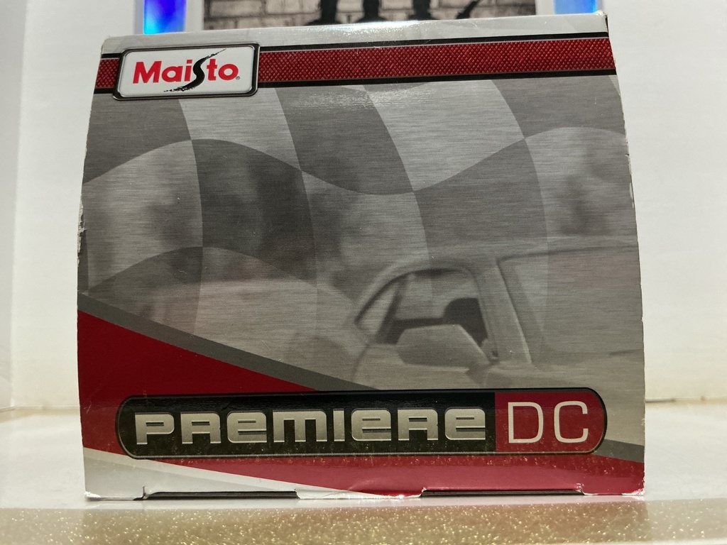 1:24 MAISTO PREMIERE DC MERCEDES-AMG GT image