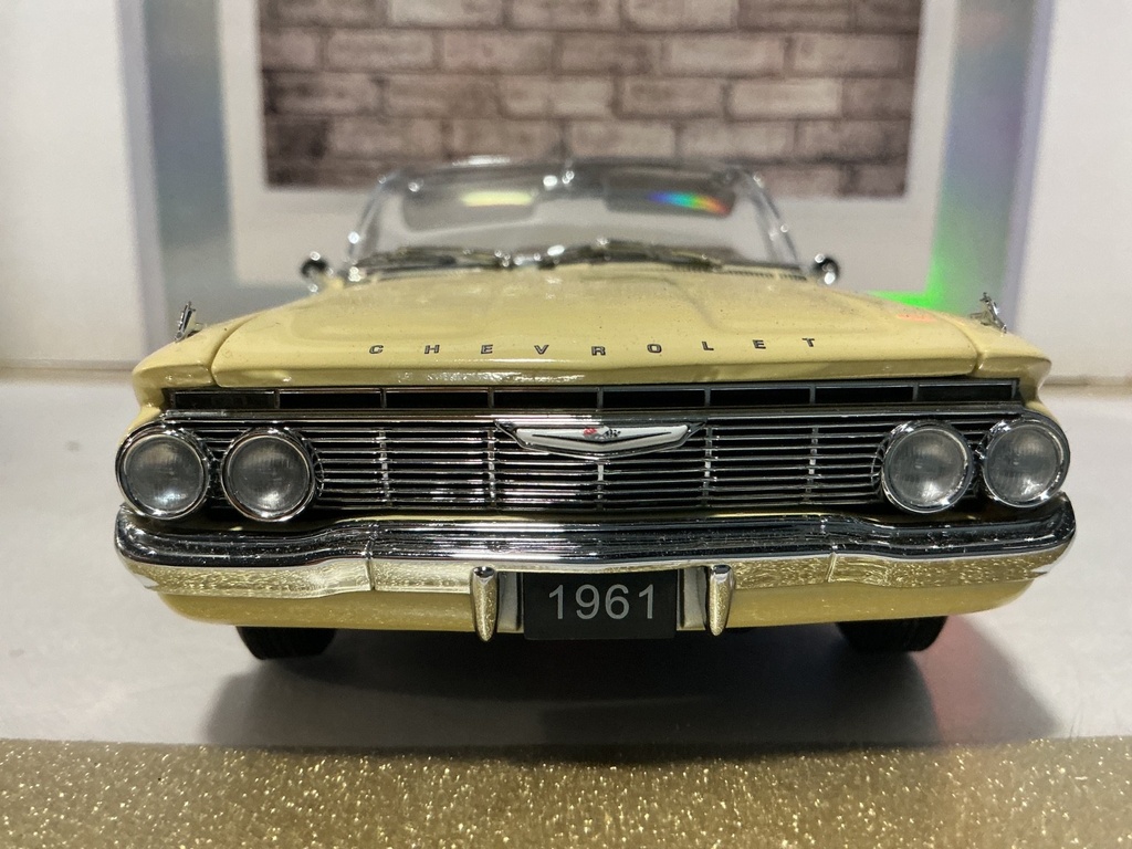1/24 WEST COAST - 1961 CHEVROLET IMPALA [CREAM] [NO ANTENNA] image