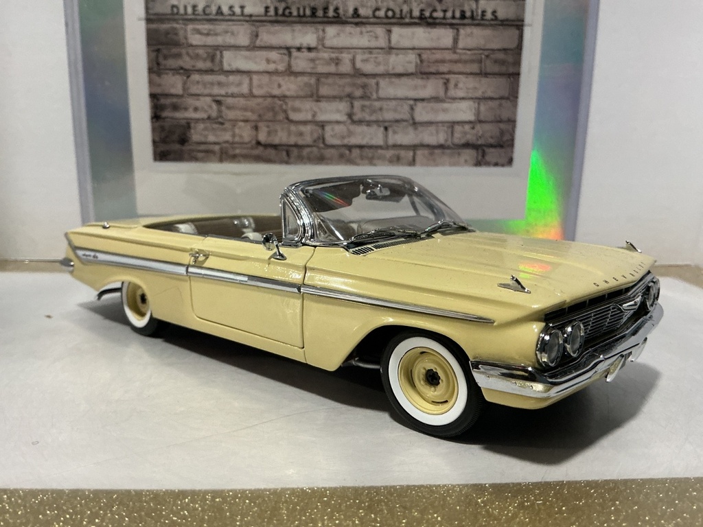 1/24 WEST COAST - 1961 CHEVROLET IMPALA [CREAM] [NO ANTENNA] image
