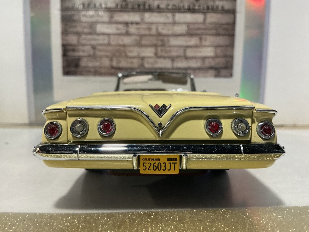 1/24 WEST COAST - 1961 CHEVROLET IMPALA [CREAM] [NO ANTENNA] image