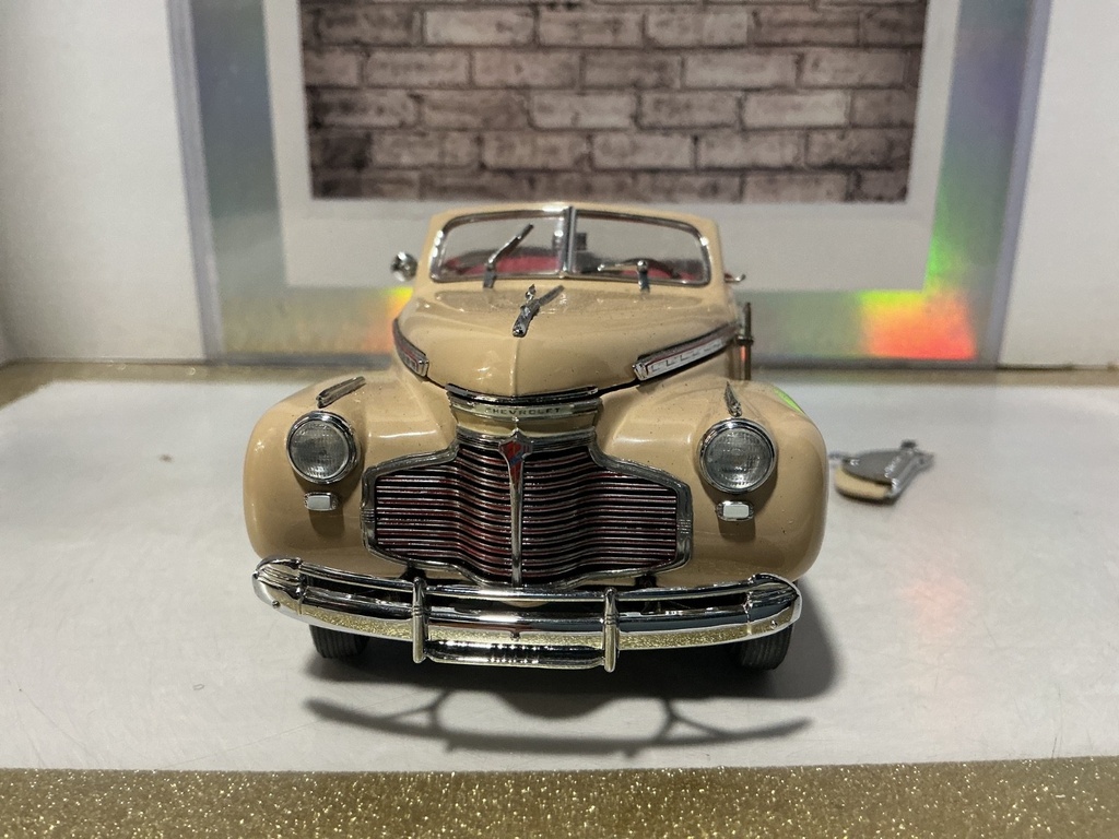 1/24 DANBURY MINT 1941 CHEVROLET SPECIAL DELUXE /LOOSE TIRE PANEL/NO SIDE MIRROR image