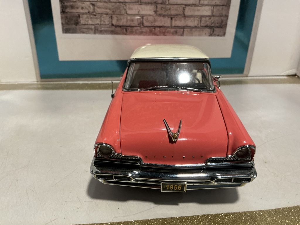 1/24 DANBURY MINT [PINK] 1956 LINCOLN PREMIERE COUPE image