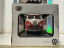 1/24 M2 MACHINES - 1960 VW MICROBUS DELUXE USA MODEL R45 [RED] image