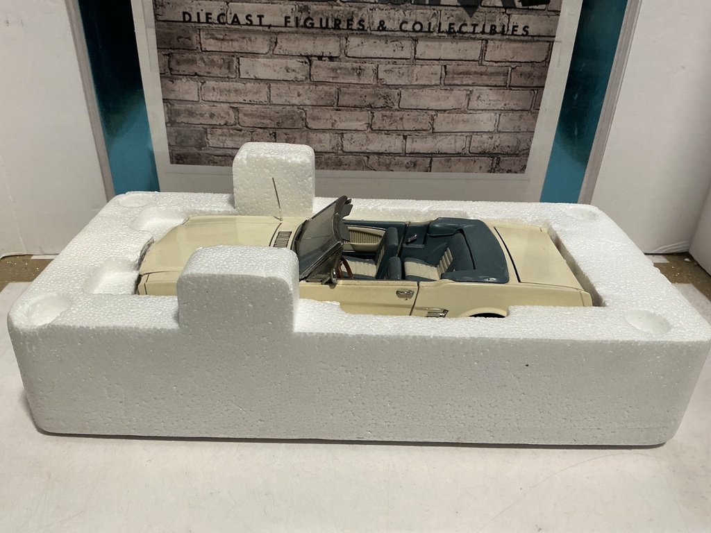1/24 DANBURY MINT [CREAM] 1966 FORD MUSTANG image