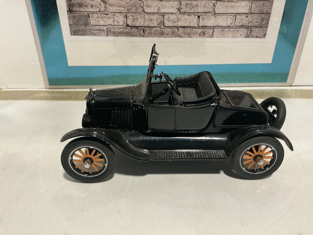 1/24 DANBURY MINT BLACK 1925 FORD MODEL T RUNABOUT image