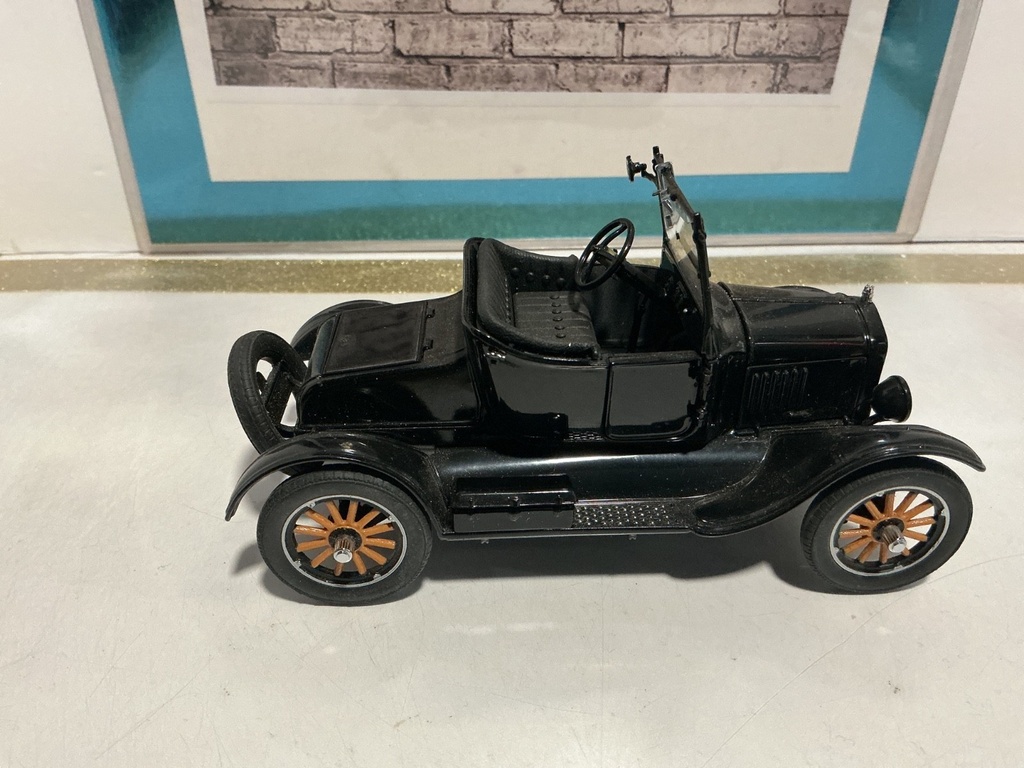 1/24 DANBURY MINT BLACK 1925 FORD MODEL T RUNABOUT image