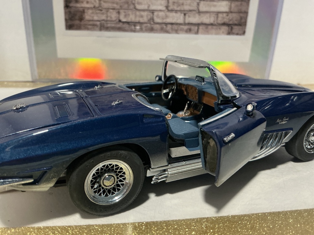 1/24 FRANKLIN MINT - 1965 CORVETTE [MAKO SHARK DESIGN] image
