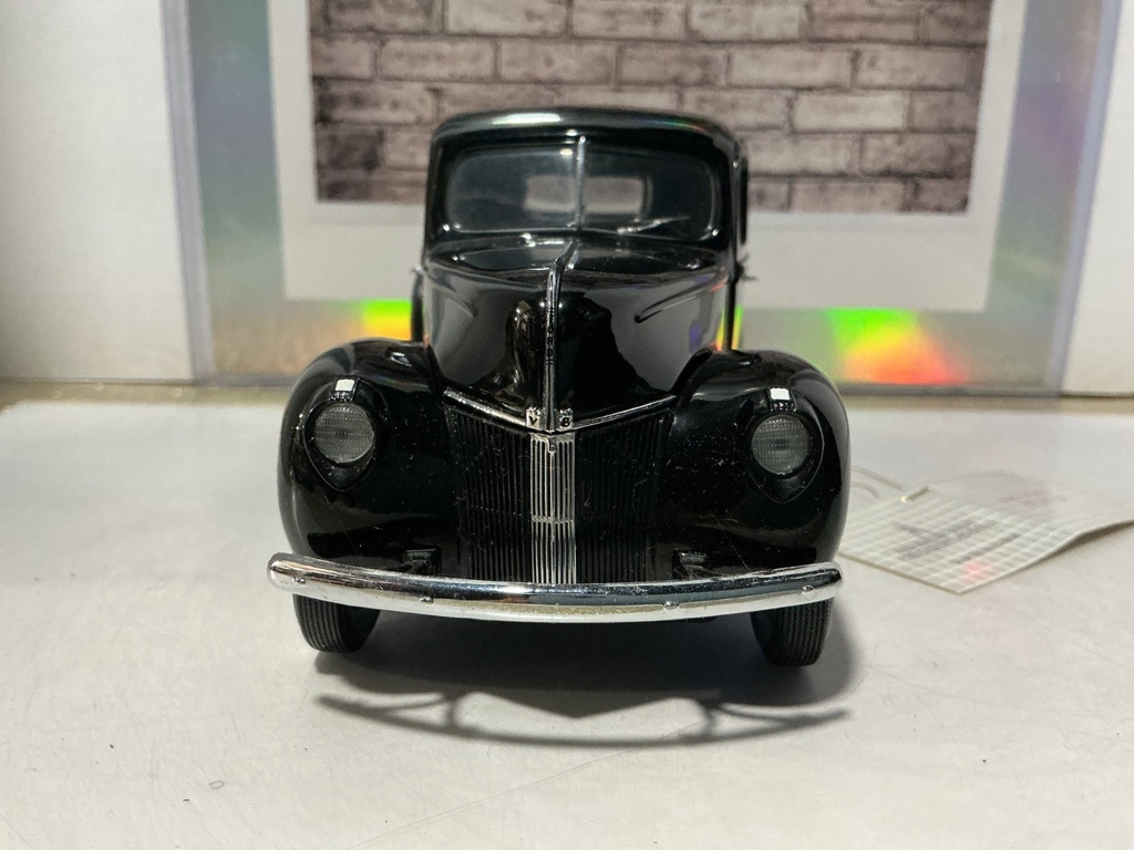 1/24 FRANKLIN MINT - 1940 FORD PICKUP [TRUCKBED COVERED IN RASHES/PAINT ISSUES] image
