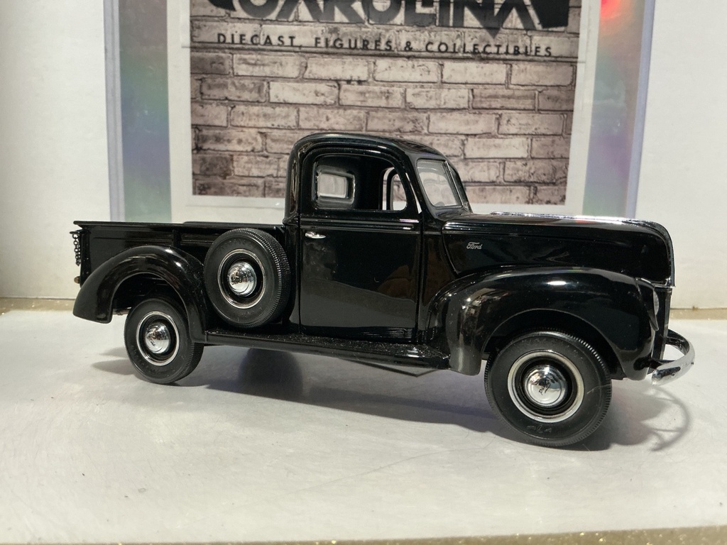 1/24 FRANKLIN MINT - 1940 FORD PICKUP [TRUCKBED COVERED IN RASHES/PAINT ISSUES] image