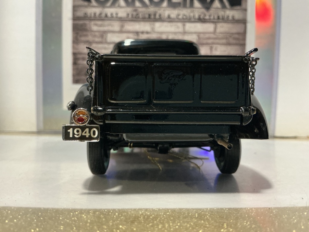 1/24 FRANKLIN MINT - 1940 FORD PICKUP [TRUCKBED COVERED IN RASHES/PAINT ISSUES] image