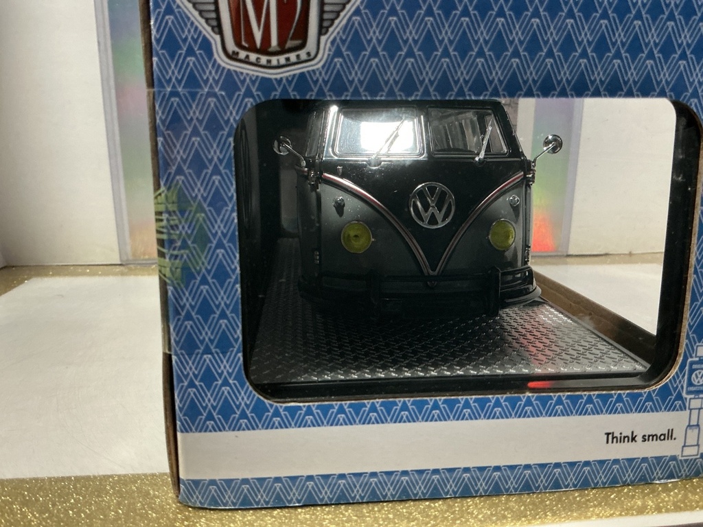 1/24 M2 MACHINES - 1959 VW MICROBUS DELUXE U.S.A. MODEL R67 [BLACK/GRAY] image