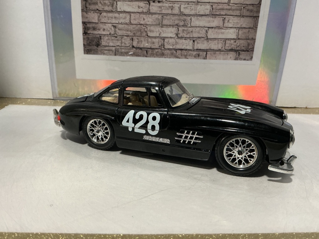 1/24 BURAGO - MERCEDES-BENZ 300-SL #428 [PAINT ISSUES] image