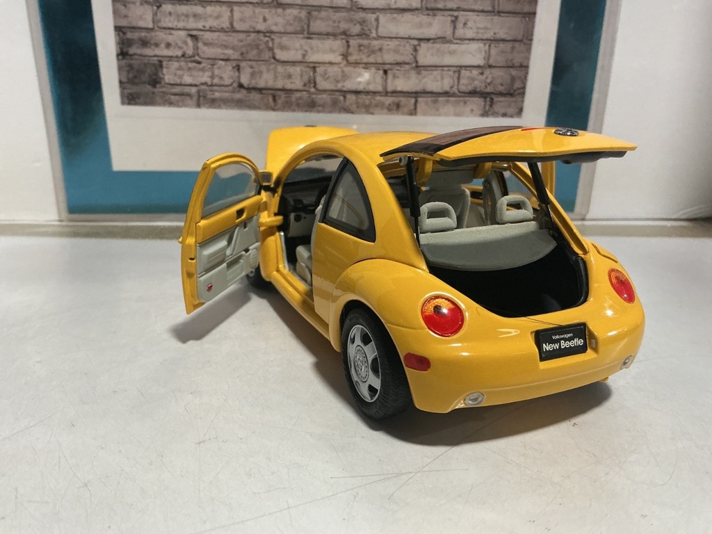 1:24 FRANKLIN MINT - 2000 VOLKSWAGEN BEETLE image
