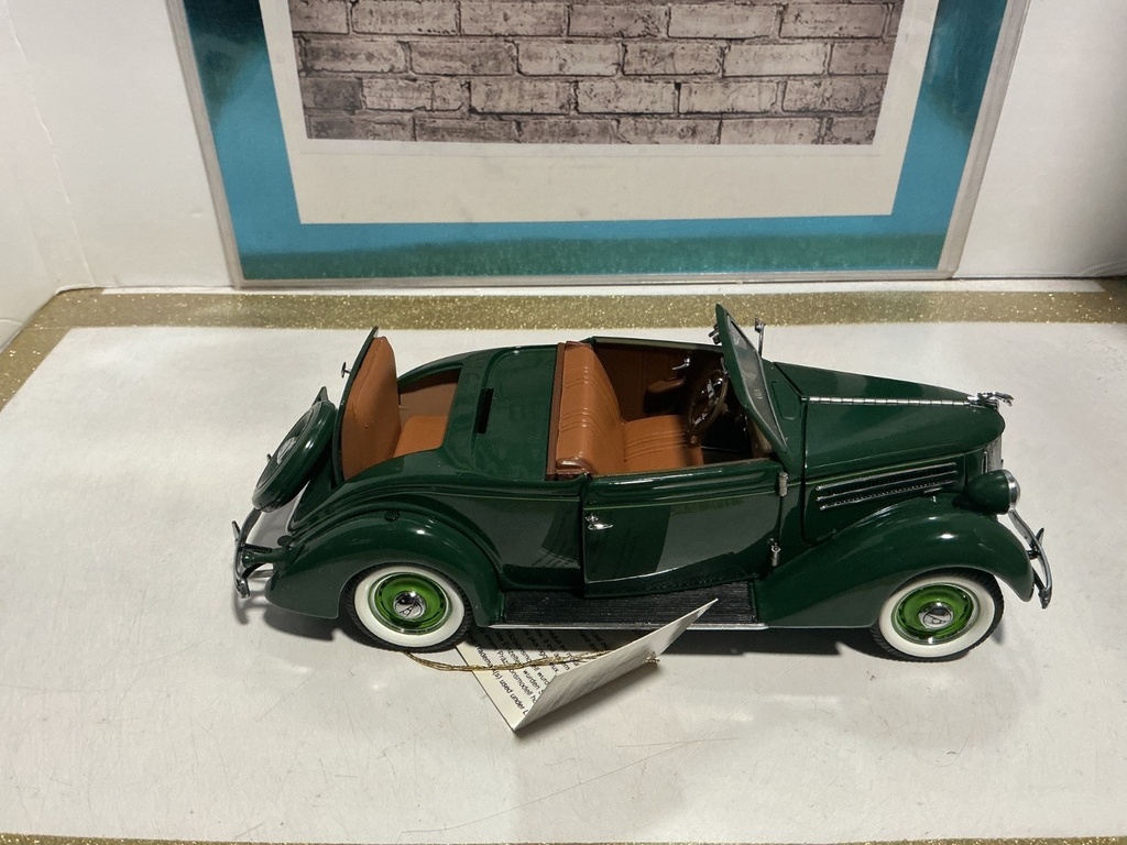 1/24 FRANKLIN MINT - B11XA09 - 1939 FORD ROADSTER [GREEN] image