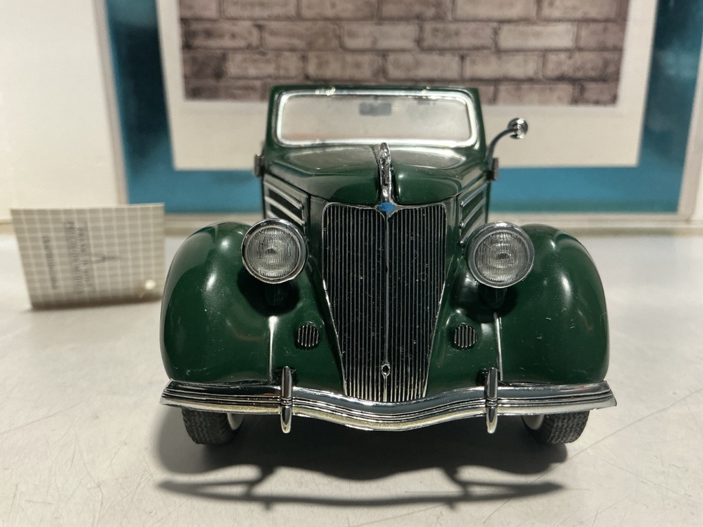 1/24 FRANKLIN MINT - B11XA09 - 1939 FORD ROADSTER [GREEN] image