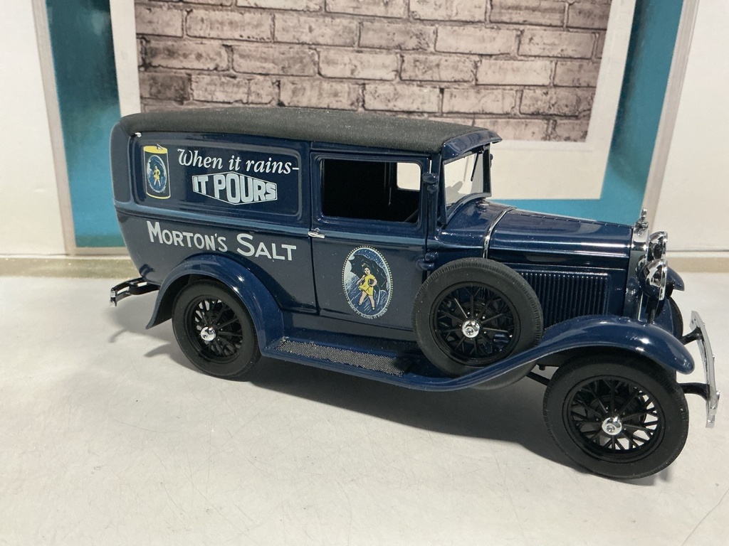 1/24 DANBURY MINT 1930’s MORTON’S SALT DELIVERY TRUCK [MISSING MIRROR] image