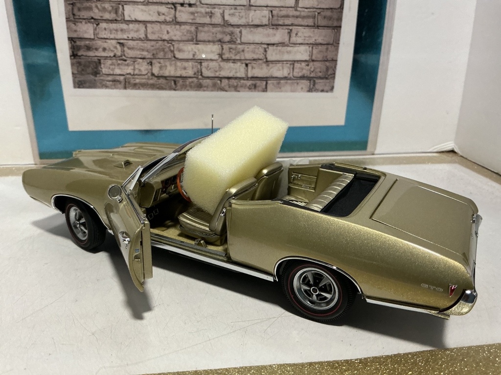 1/24 DANBURY MINT 1968 PONTIAC GTO CONVERTIBLE image