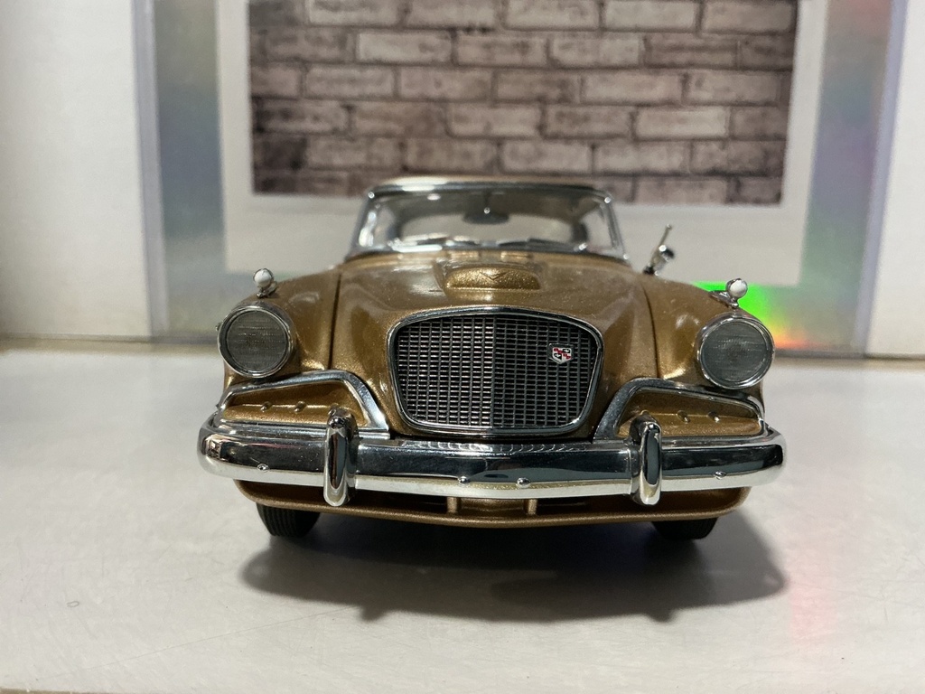 1/24 DANBURY MINT 1957 STUDEBAKER GOLDEN HAWK image