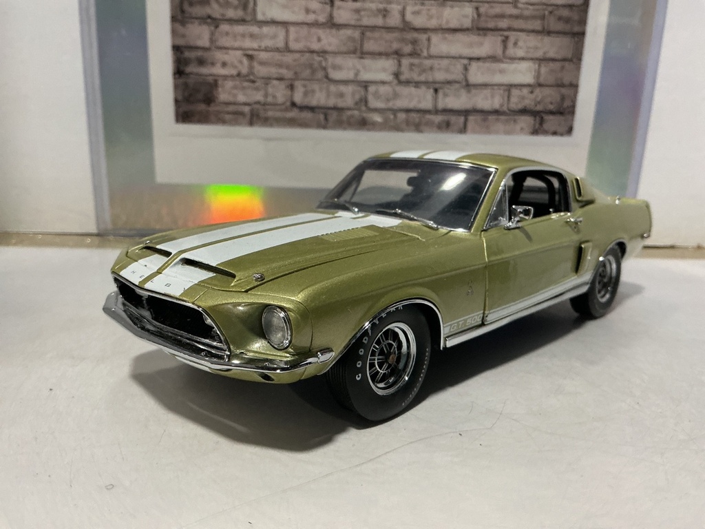 1/24 GMP - SHELBY GT 500 FASTBACK "LIME GOLD" 1 of 500 [DOOR DAMAGE,NO ANTENNA image