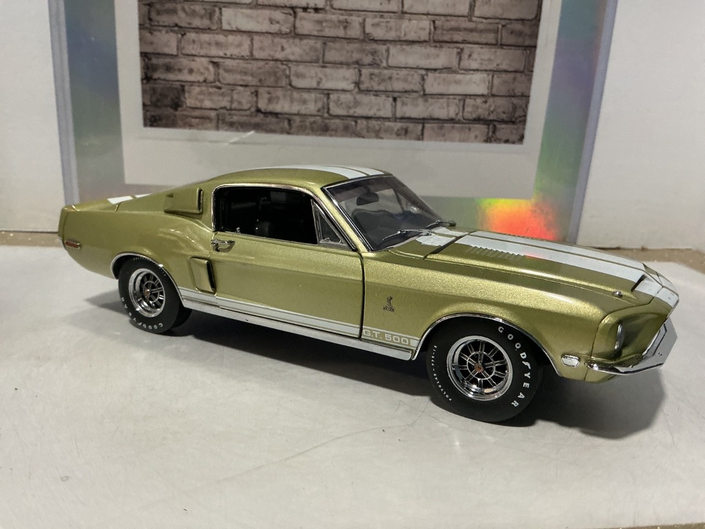 1/24 GMP - SHELBY GT 500 FASTBACK "LIME GOLD" 1 of 500 [DOOR DAMAGE,NO ANTENNA image