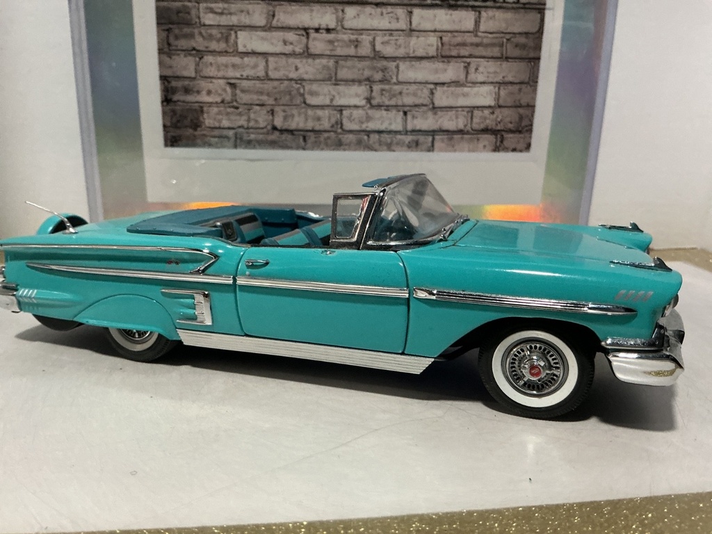 1/24 THE DANBURY MINT - 1958 CHEVROLET IMPALA [ISSUES WITH PAINT] image