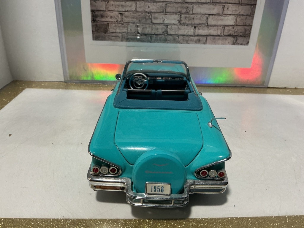 1/24 THE DANBURY MINT - 1958 CHEVROLET IMPALA [ISSUES WITH PAINT] image